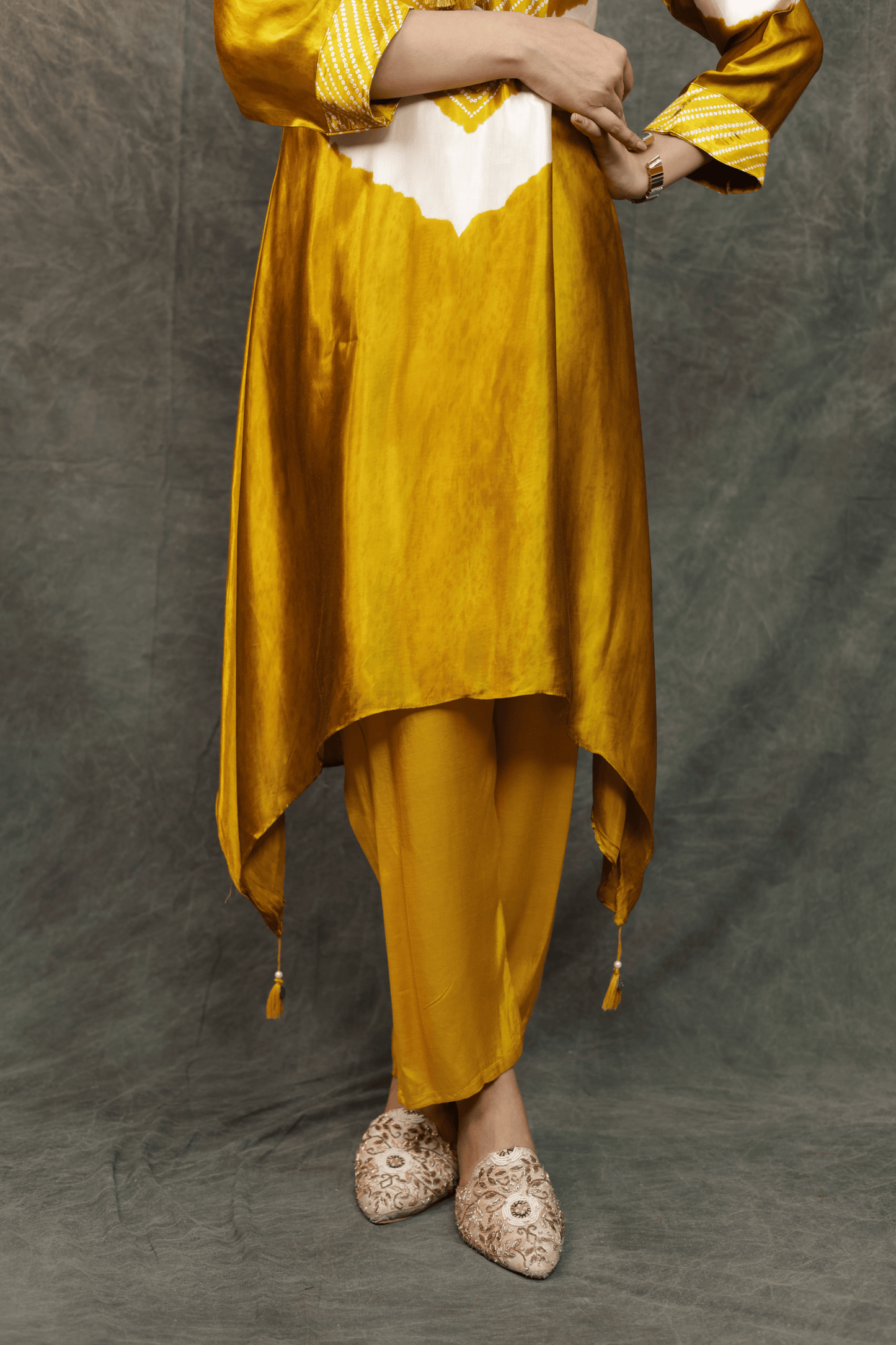 Gajji silk bandhni style designer Co-ord set (with neck accessories).