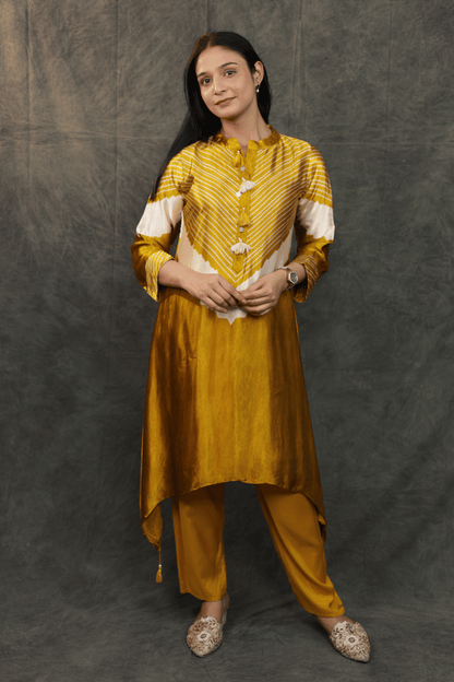 Gajji silk bandhni style designer Co-ord set (with neck accessories).