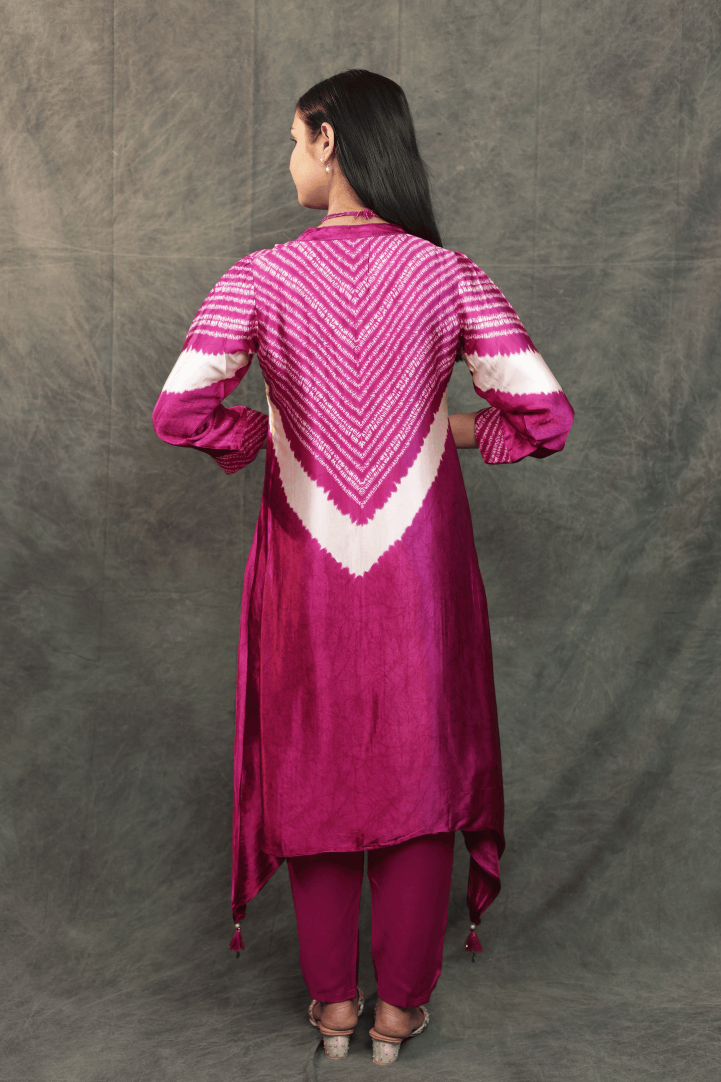 Gajji silk bandhni style designer Co-ord set (with neck accessories).