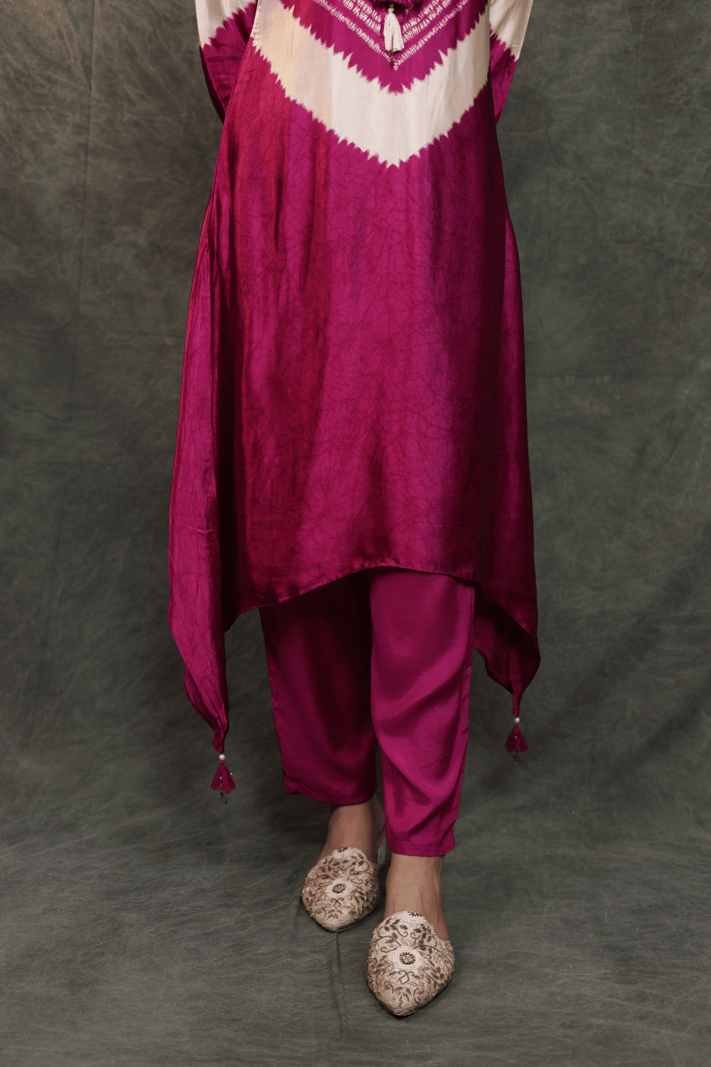 Gajji silk bandhni style designer Co-ord set (with neck accessories).