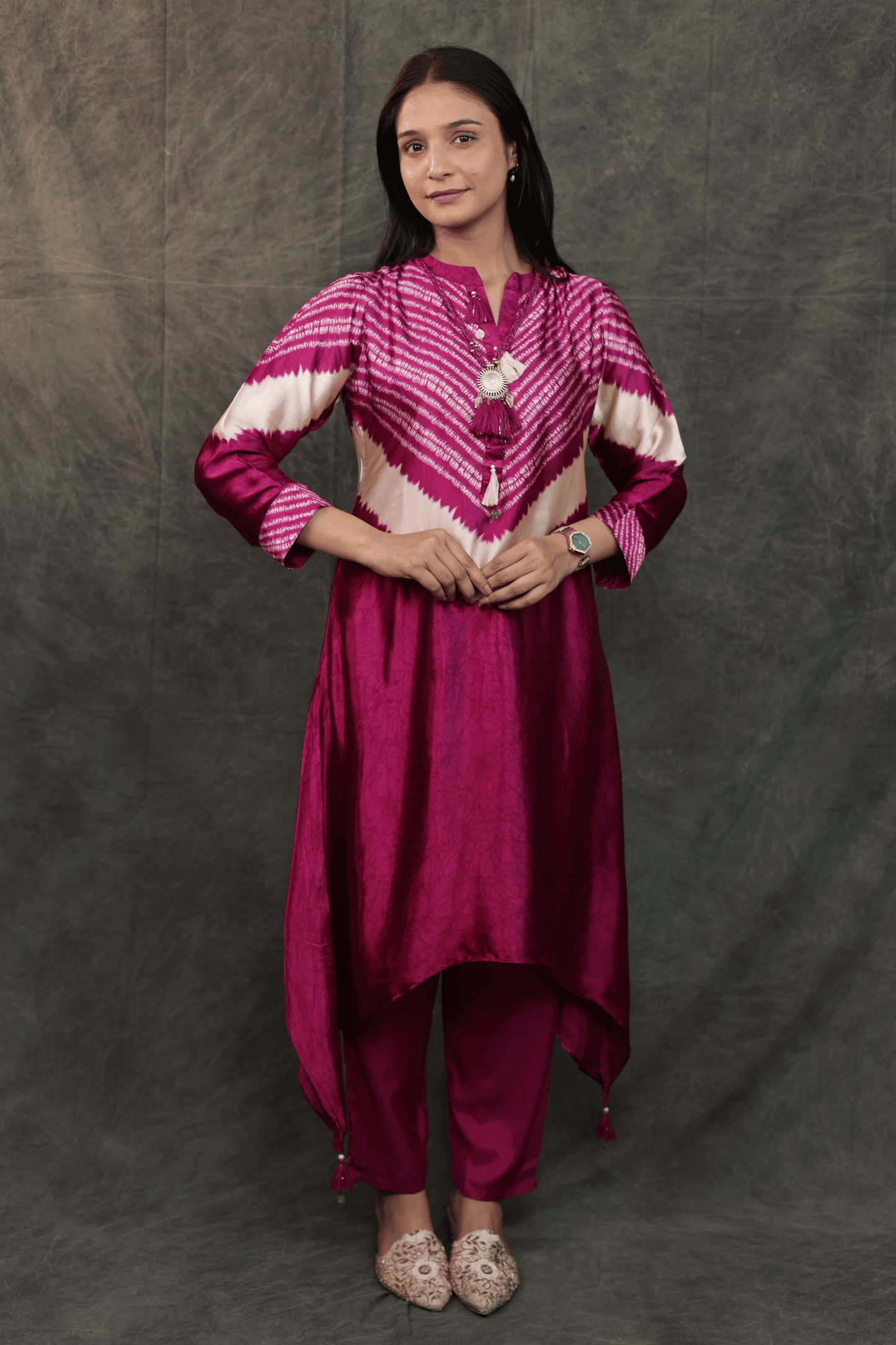 Gajji silk bandhni style designer Co-ord set (with neck accessories).