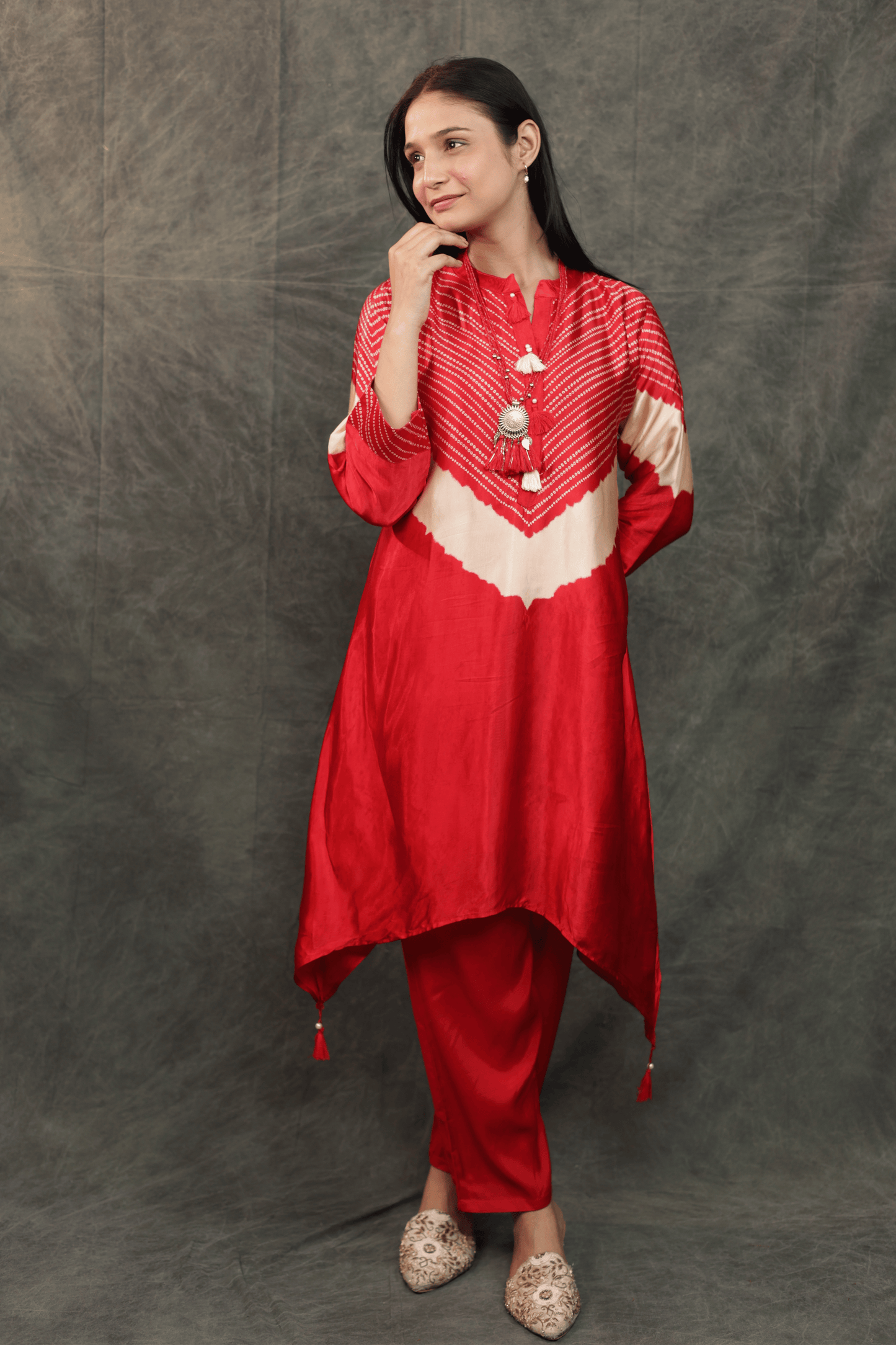 Gajji silk bandhni style designer Co-ord set (with neck accessories).